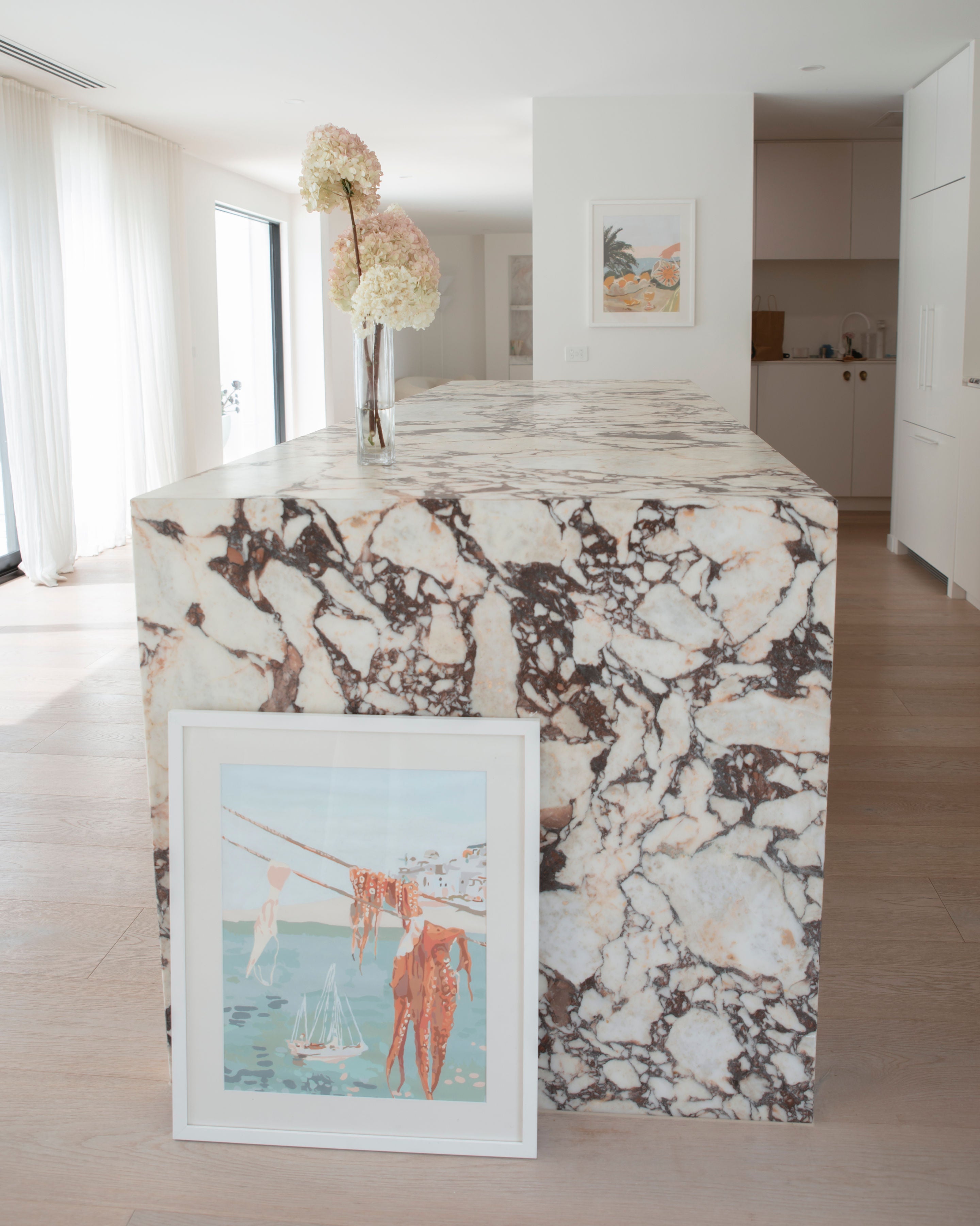 Paint Like Frida Laundry Big Rolled Kit in white frame